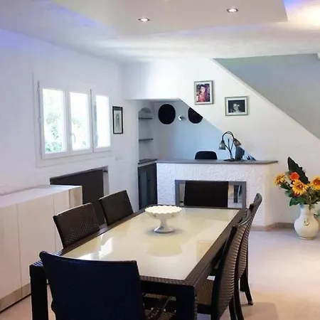 Elegante Avec Piscine Privee A Вилла