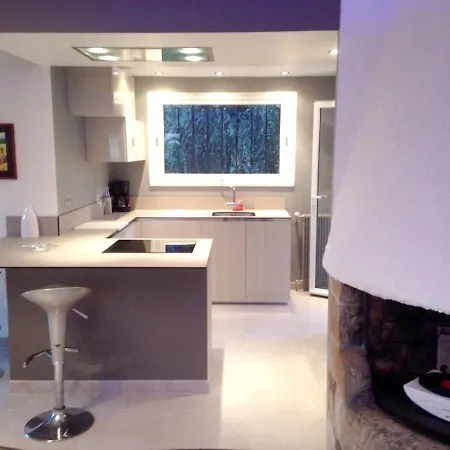 Elegante Avec Piscine Privee A Villa