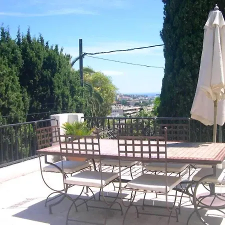 élégante Avec Piscine Privée à * Le Cannet