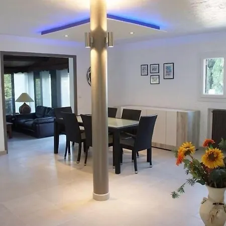 élégante Avec Piscine Privée à *