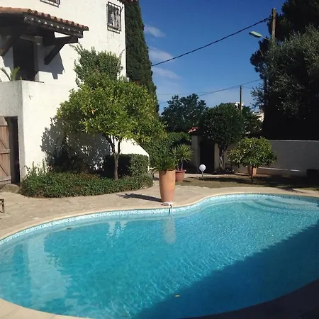 élégante Avec Piscine Privée à * Le Cannet
