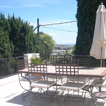 Villa Elegante Avec Piscine Privee A *